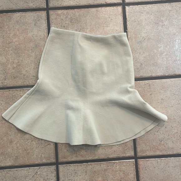 Zara Mini Knit Cream Skirt - Picture 2 of 2